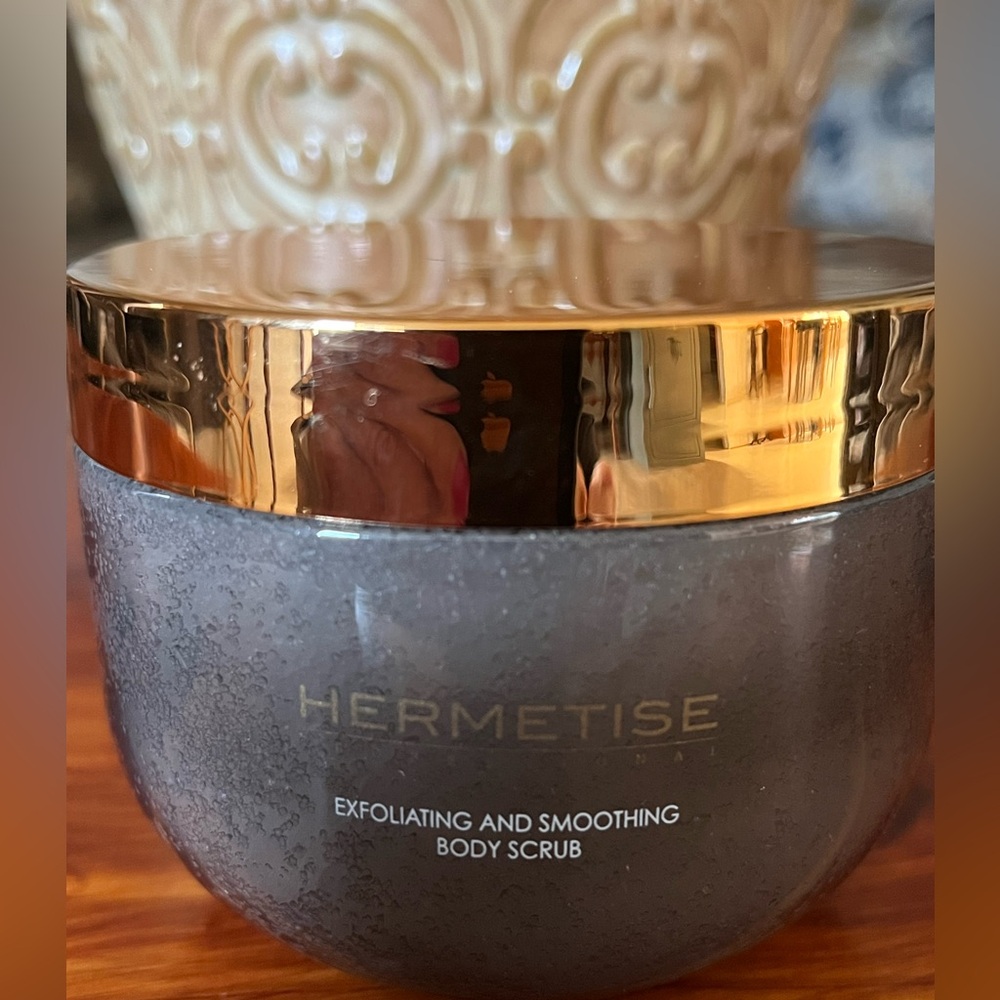 Hermetise Exfoliating Body Scrub‎